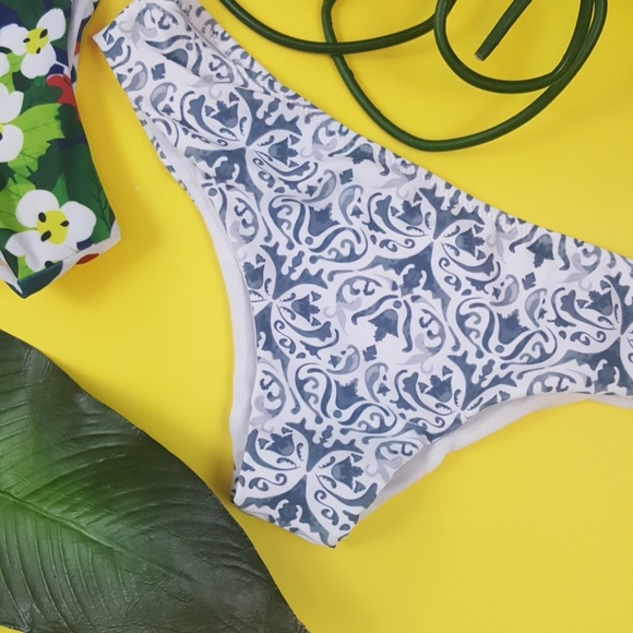 LAST CHANCE! CLOSET CLOSING!{HP!} 2/$15 bikini bottoms navy blue multi floral - Picture 3 of 7